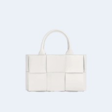 보테가 베네타 아르코 토트백 화이트